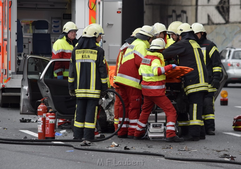 VU Auffahrunfall A 3 Rich Oberhausen kurz vor AS Koeln Dellbrueck P050.JPG - Miklos Laubert